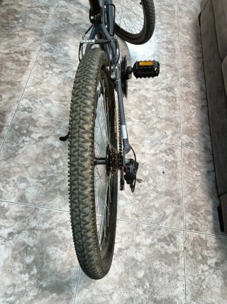 Bicicleta Rockrider gris con documentos
