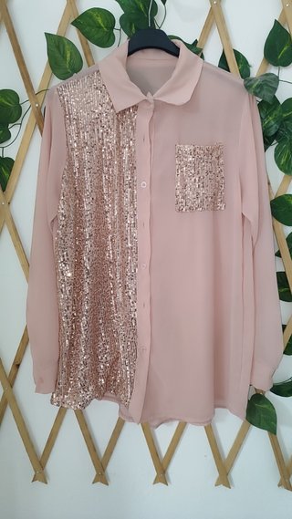 Camisa rosa con lentejuelas doradas