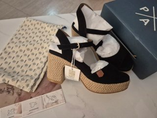Sandalias negras de cuña