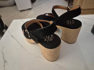 Sandalias negras de cuña