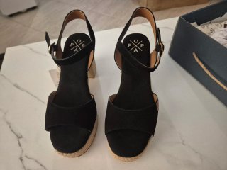 Sandalias negras de cuña
