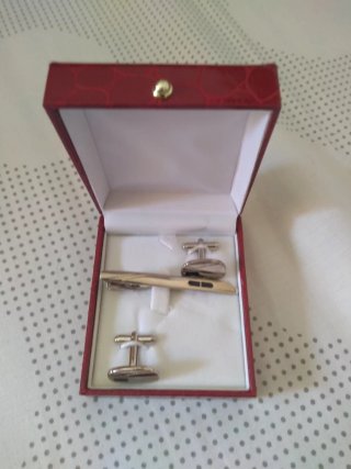 -Gemelos y pasador de corbata
