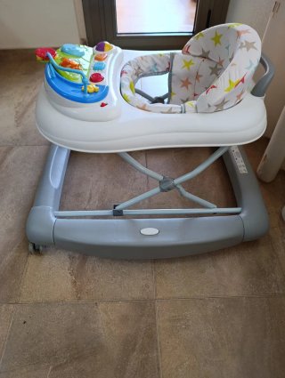 Andador para bebés con centro de actividades