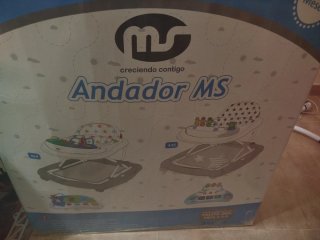 Andador para bebés con centro de actividades