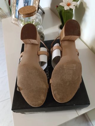 Sandali eleganti Prima Donna nude con strass