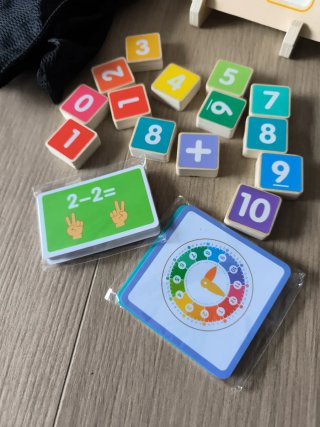 Juego educativo de matemáticas y horas