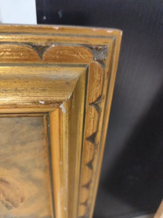 Marco de madera vintage dorado