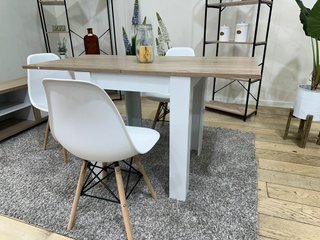 Mesa extensible nórdica con 4 sillas