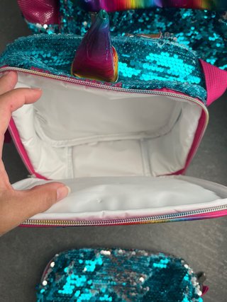 Mochila nueva . Con estuche y porta alimentos.