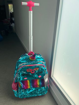 Mochila nueva . Con estuche y porta alimentos.