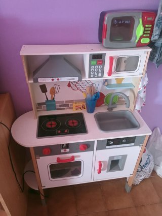 Cocinita de madera para niña