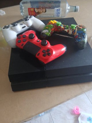 Console PS4 Sony Nera + 3 controller