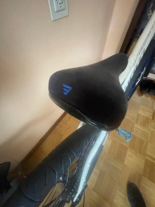 Bicicleta Dirt Jump Giant Blanca