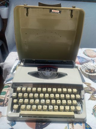 Máquina de escribir Brother Deluxe 800