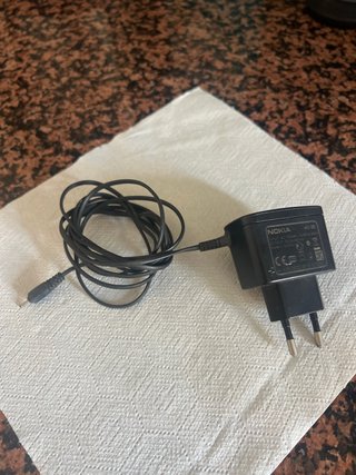 Cargador Nokia AC-3E (clavija fina 2 mm)