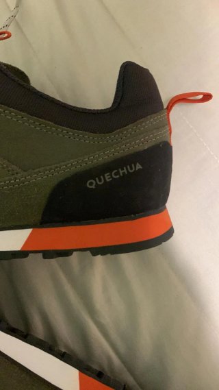 Zapatos de hombre verdes y naranjas