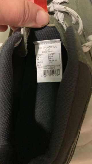 Zapatos de hombre verdes y naranjas