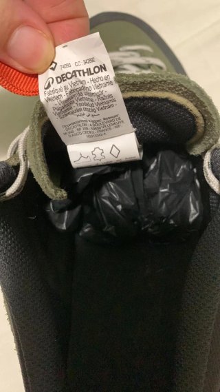Zapatos de hombre verdes y naranjas