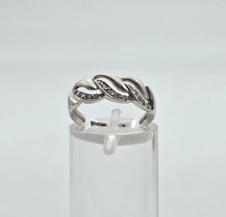 Anillo Oro Blanco 18k, Piedras de color. Peso 1,9g