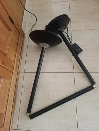 Lámpara de pie negra