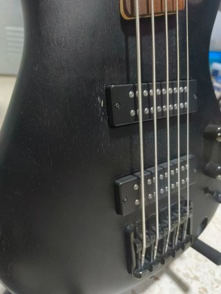 Bajo Ibanez SR305EB 5 cuerdas Negro