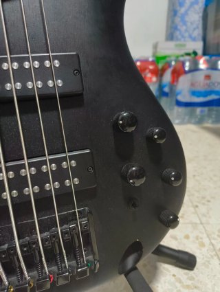 Bajo Ibanez SR305EB 5 cuerdas Negro