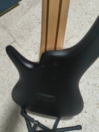 Bajo Ibanez SR305EB 5 cuerdas Negro