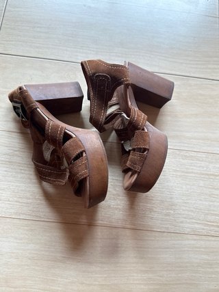 Sandalias de tacón marrones talla 38