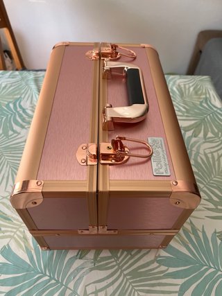 Maletín de maquillaje dorado y rosa