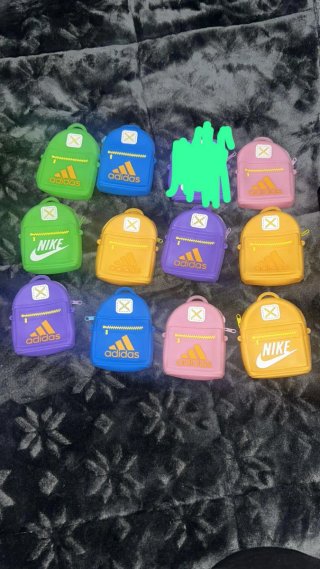 Monederos Adidas y Nike