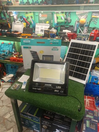 Faro led a pannello solare Royal