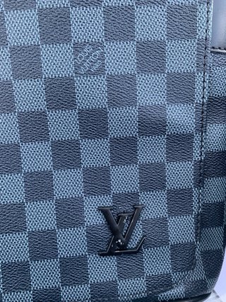 Borsa a spalla da uomo grigia