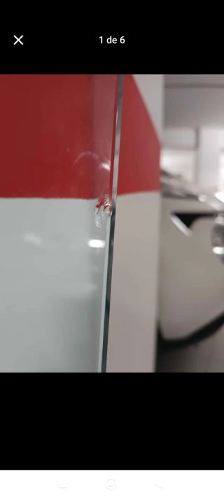 Cristal grueso para mesa con marca pequeña