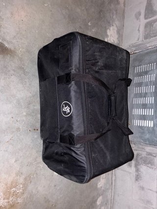 Altavoces Mackie thump 215 y sus fundas