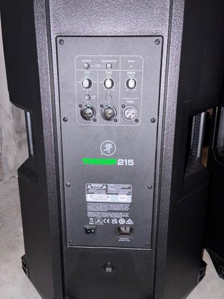 Altavoces Mackie thump 215 y sus fundas