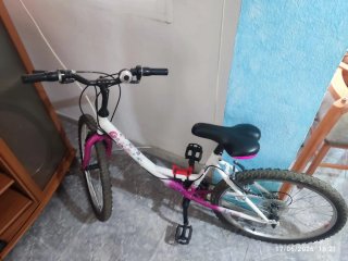 Bicicleta mujer blanca y rosa