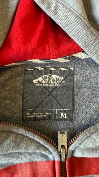 Sudadera Vans Gris Cremallera Logo Rojo