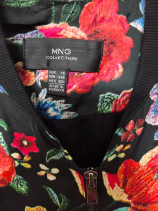 Chaqueta MANGO estilo bomber estampada para mujer