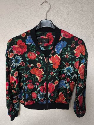 Chaqueta MANGO estilo bomber estampada para mujer