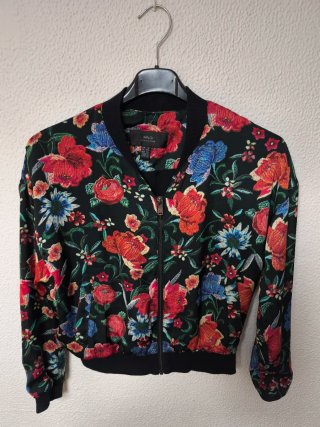 Chaqueta MANGO estilo bomber estampada para mujer