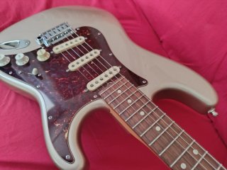 Suhr Classic Custom SSS Shoreline gold