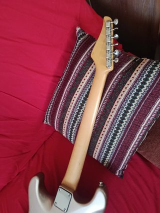 Suhr Classic Custom SSS Shoreline gold