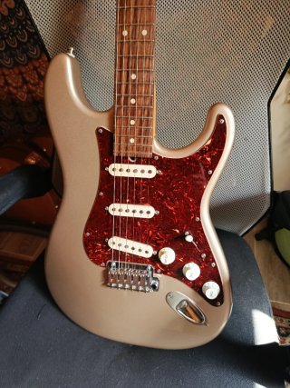 Suhr Classic Custom SSS Shoreline gold