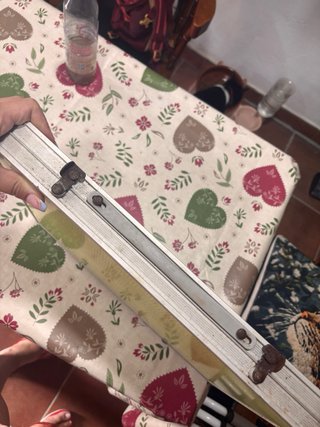 Mesa plegable pequeña amarilla