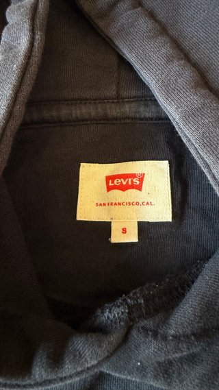 Sudadera Levi’s negra con capucha – Talla S