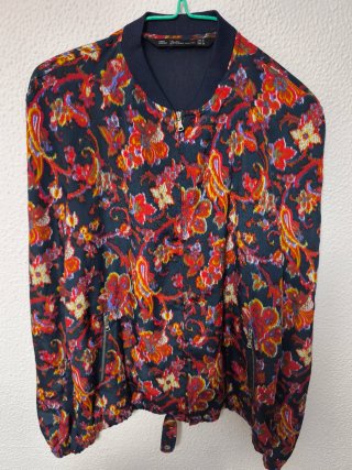 Chaqueta bomber estampada ZARA