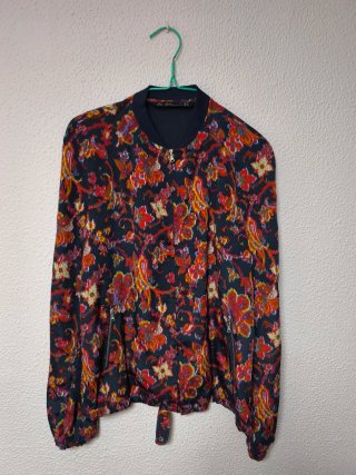 Chaqueta bomber estampada ZARA