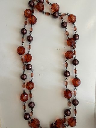 Collar largo de abalorios ocres y marrones