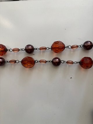 Collar largo de abalorios ocres y marrones
