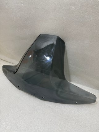 Plástico oscuro con rotura